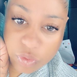 Meet your Posher, Monique